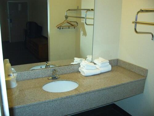 Travelers Inn & Suites سمتر المظهر الخارجي الصورة