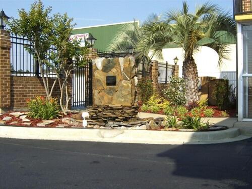 Travelers Inn & Suites سمتر المظهر الخارجي الصورة