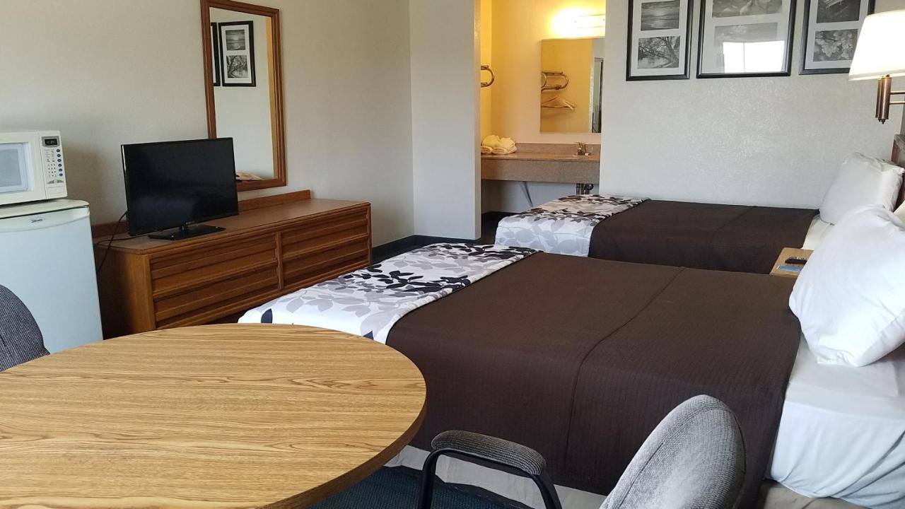 Travelers Inn & Suites سمتر المظهر الخارجي الصورة