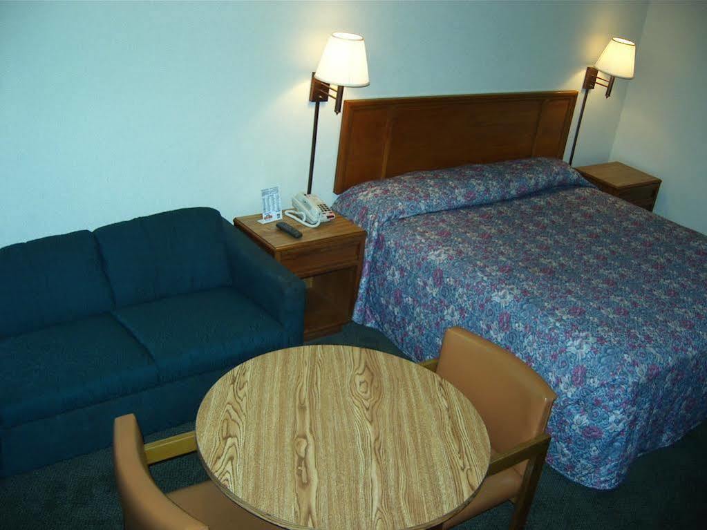 Travelers Inn & Suites سمتر المظهر الخارجي الصورة